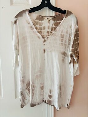 NYTT Cream and Brown Tie-Dye V-Neck Top